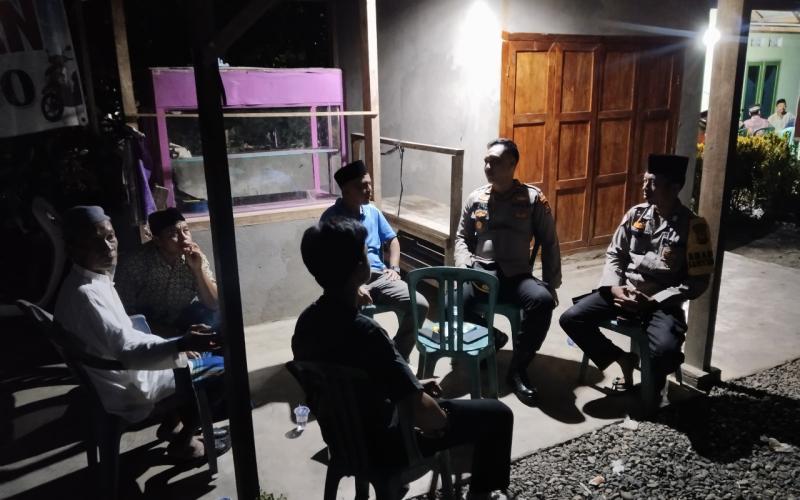 Sebagai Wujud Belasungkawa, Kapolsek Batik Nau Bersama Personelnya Laksanakan Sambang Duka