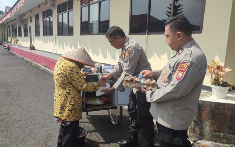 Jalin Silahturahmi dan Peduli Kepada Warga Kurang Mampu, Polres Rejang Lebong Gelar Bakti Sosial Selasa Berbagi 