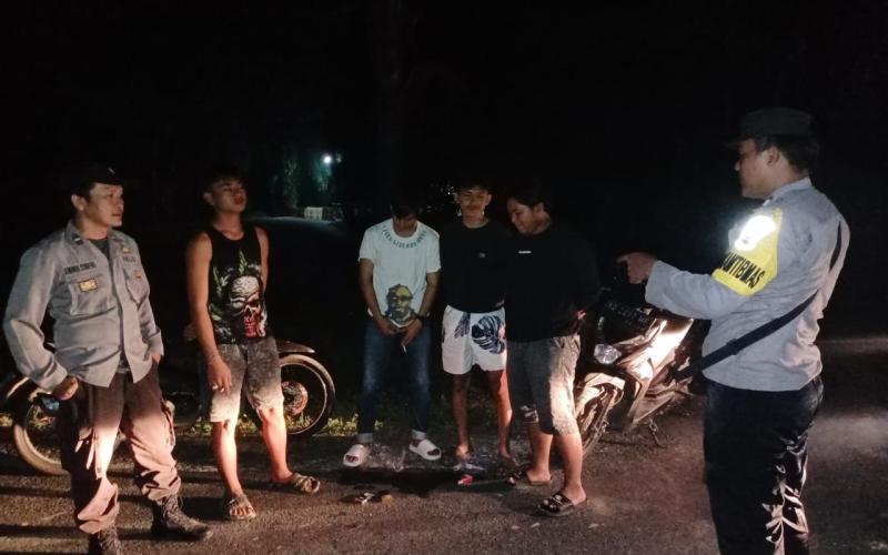 Personel Polsek Muara Sahung Lakukan KRYD Sampaikan Himbauan Kamtibmas