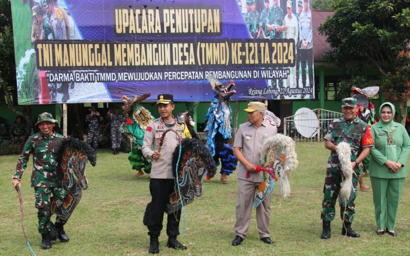 Kapolres Rejang Lebong Hadiri Upacara Penutupan TMMD Ke-121