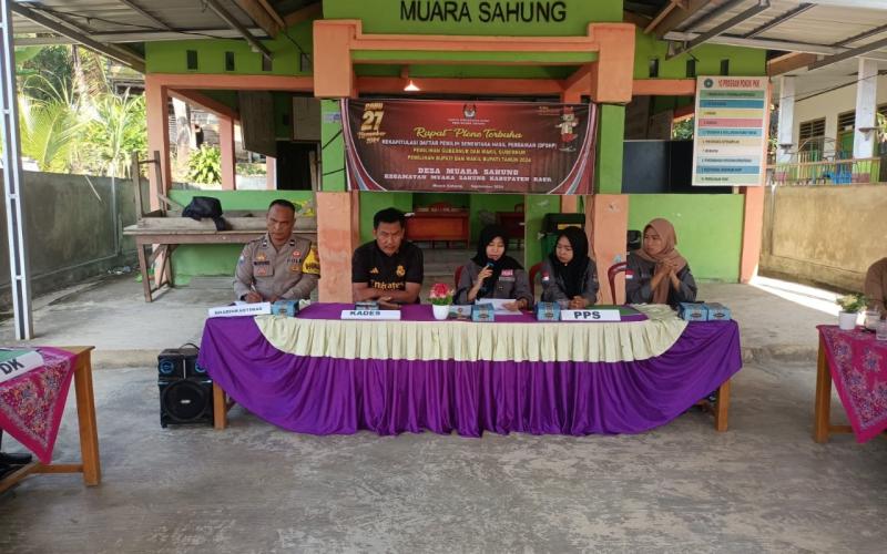 Polsek Muara Sahung Monitoring Rapat Pleno Terbuka Rekapitulasi DPSHP Pemilihan Gubernur dan Wakil Gubernur, Bupati dan Wakil Bupati 