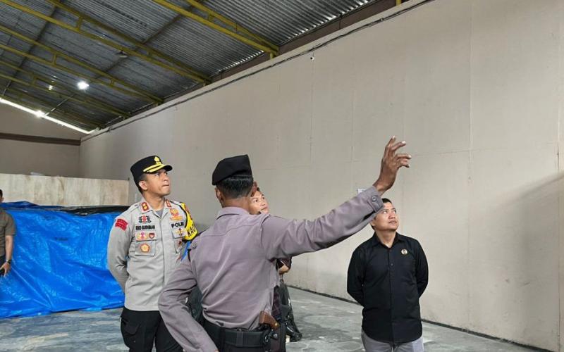 Mantap Praja, Kapolres Rejang Lebong Cek personil dan Sarana Prasarana gudang Logistik KPU