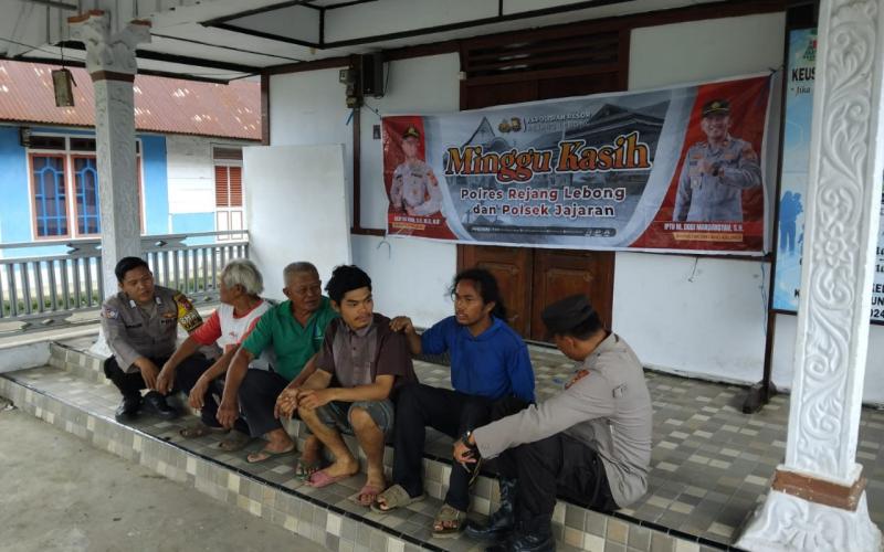 Polsek Sindang Kelingi Minggu Kasih bersama Warga Dengarkan Keluhan Terkait Kamtibmas  