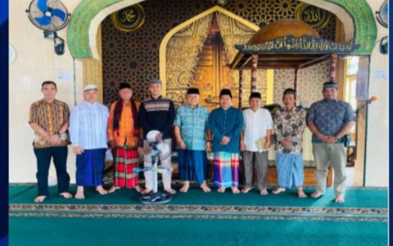 Jumat Curhat Keliling, Kapolres Rejang Lebong Silahturahmi dengan Pengurus Masjid Darussalam Kelurahan Air Rambai 