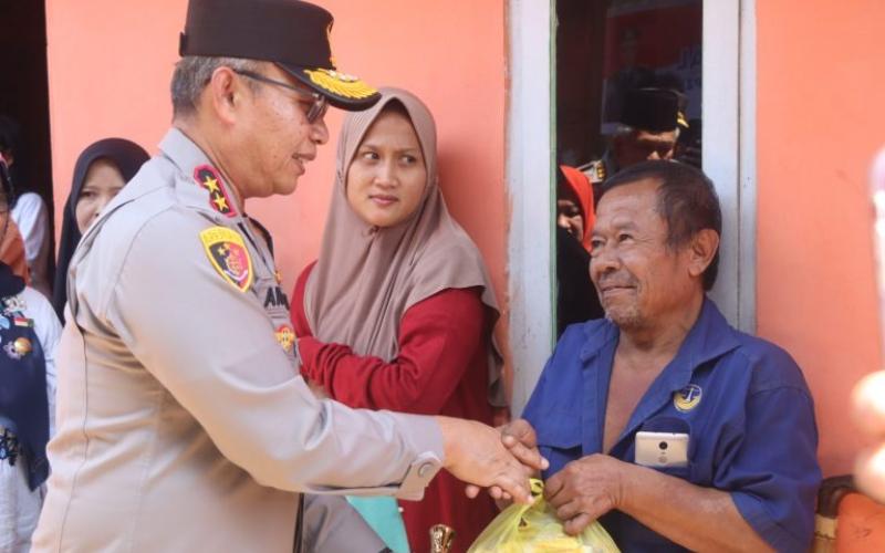 Cooling System, Kapolda Bengkulu Serahkan Bantuan Sosial Ke Masyarakat Kota Bengkulu Yang Kurang Mampu