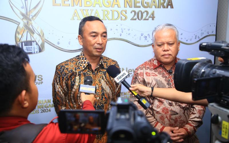 Polri Raih Penghargaan Lembaga Dengan Pelayanan dan Komunikasi Terbaik