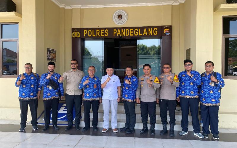 Kompolnas Apresiasi Penghargaan Presiden kepada Tujuh Satker Polri dalam Kunjungan Kerja di Pandeglang