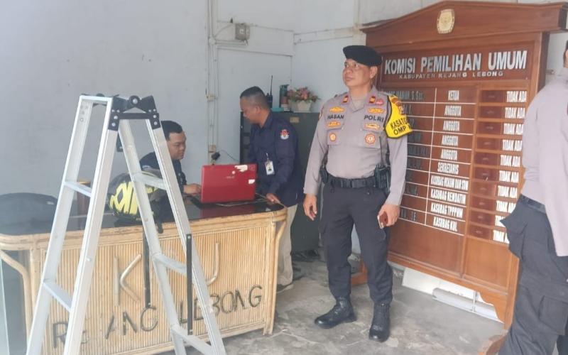 Jaga Kamtibmas Tetap Aman, Personel Polres Rejang Lebong Pam KPU Dan Bawaslu