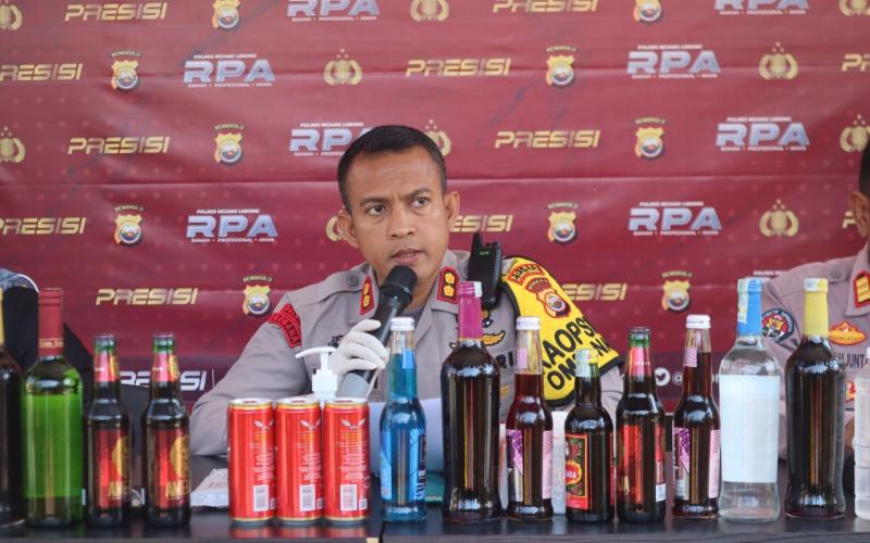 Berantas Peredaran Miras dan Minuman Tradisional, Polres Rejang Lebong Sita Puluhan Botol Miras