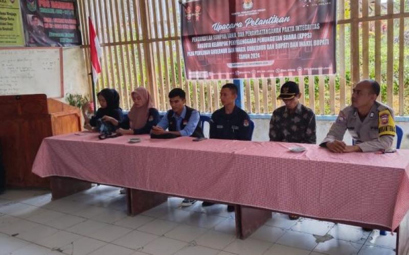 Bhabinkamtibmas Polsek Lebong Utara Hadiri Pelantikan KPPS