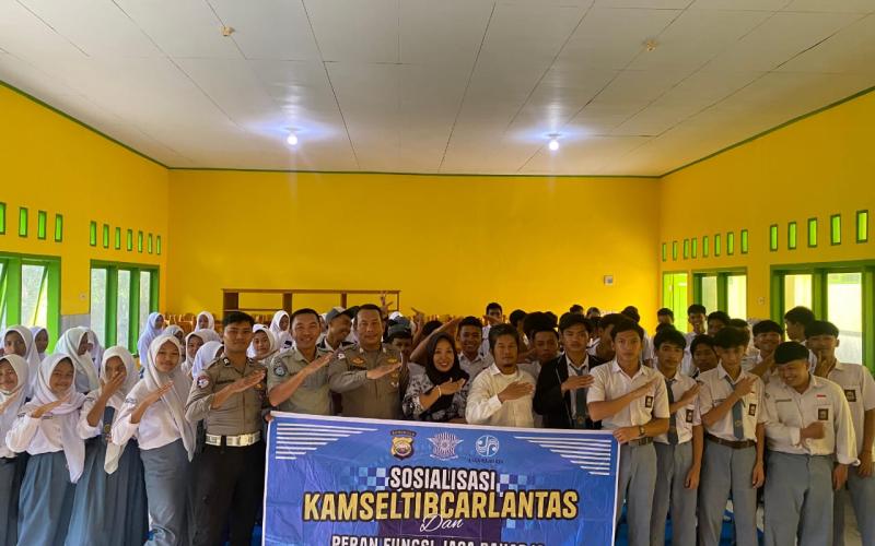 Sosialisasi Keselamatan Lalu Lintas Jasa Raharja bersama Satlantas di SMAN 11 Bengkulu Utara