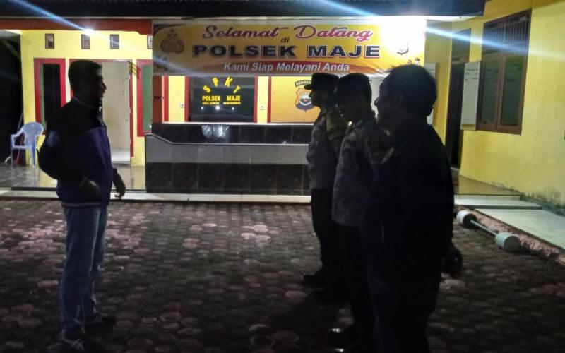 Polsek Maje Gelar Apel Malam Piket Yanmas untuk Tingkatkan Kesiapsiagaan