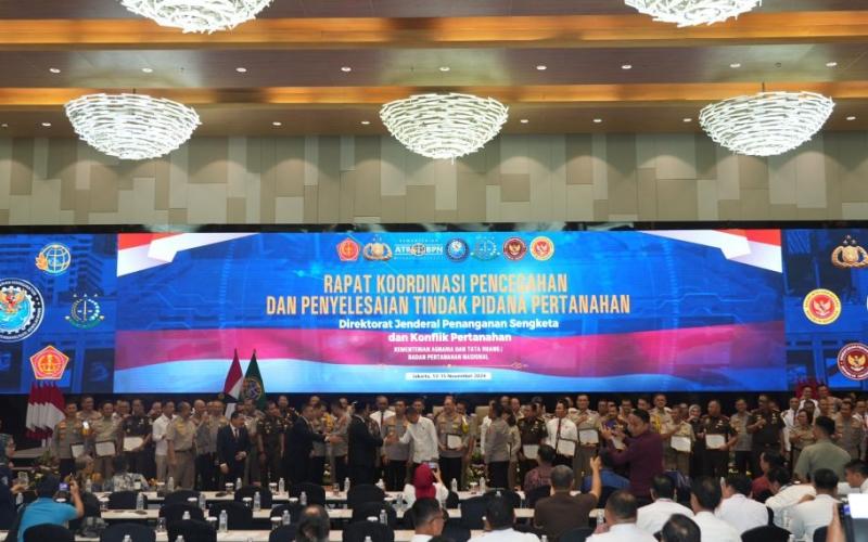 Berhasil Selesaikan Tindak Pidana Pertanahan Selama 2024, Kapolda Bengkulu Dapat Pin Emas Menteri BPN