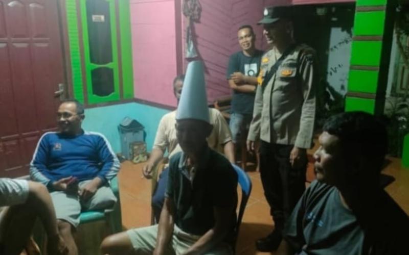 Polsek Semidang Alas Maras Melakukan kegiatan Patroli Sambang ke Pemukiman dan Aktifitas kegiatan Masyarakat Dalam Rangka Himbauan Kamtibmas 
