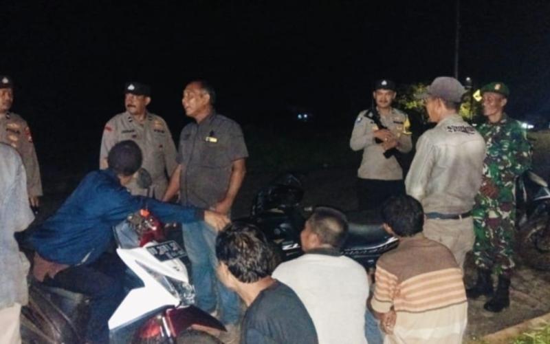 TNI-Polri Tingkatkan Sinergitas, Polsek Sukaraja dan Koramil 0425-03 Air Periukan Gelar Patroli Gabungan