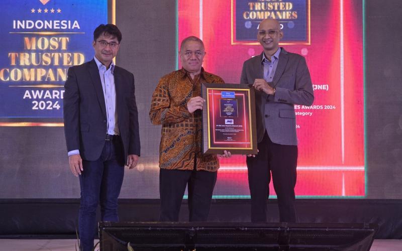 Konsisten Memberikan Layanan Prima, JNE Raih Indonesia Most Trusted Companies Award 2024