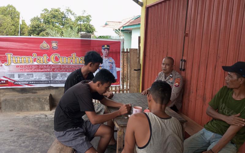 Polsek Kotapadang Ajak Warga Durian Mas Aktifkan Siskamling Lewat Jumat Curhat