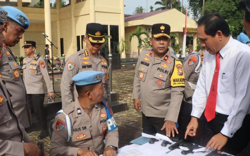 Tingkatkan Disiplin dan Cegah Penyalahgunaan, Wakapolda Bengkulu Pimpin Pengecekan Senjata Api Personel