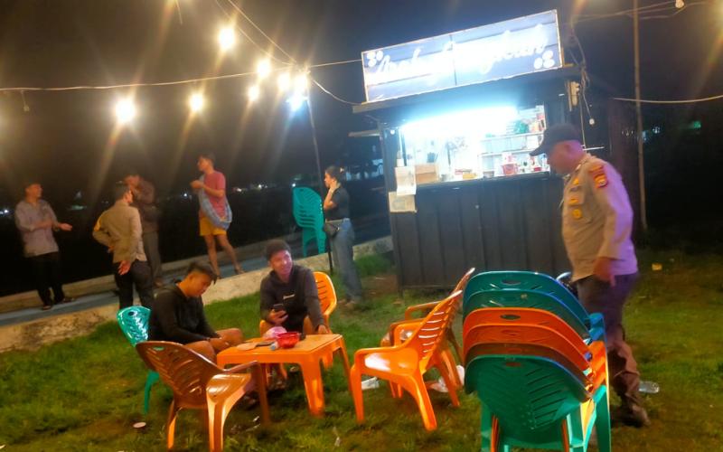 Patroli Polsek Kaur Selatan Jaga Kamtibmas, Antisipasi Kejahatan di Tiga Lokasi Strategis