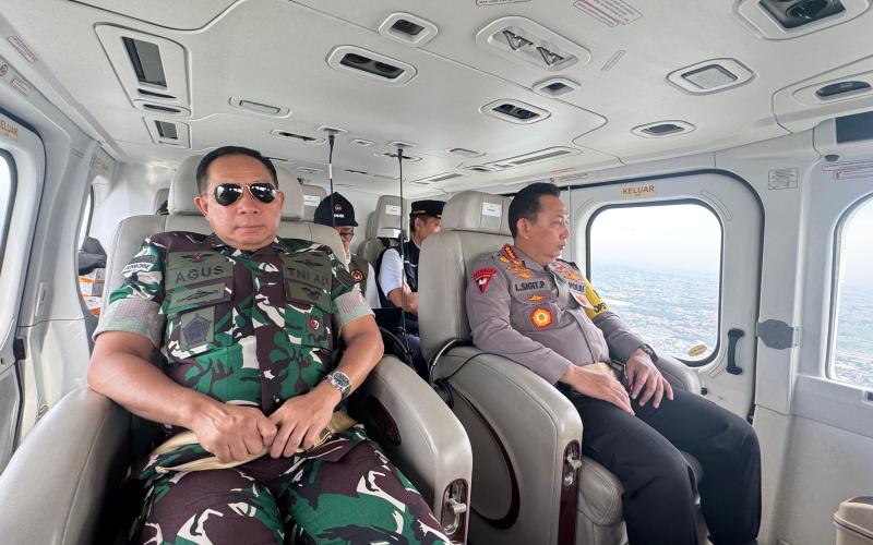 Kapolri dan Panglima TNI dan Para Menteri Pantau Jalur Mudik via Udara, Pastikan Lalu Lintas Lancar