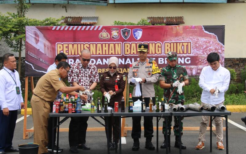 Polres Rejang Lebong Musnahkan Miras dan Knalpot Brong