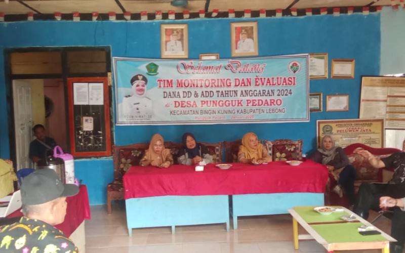 Tingkatkan Koordinasi, Bhabinkamtibmas Polsek Lebong Selatan Hadiri Monev DD dan ADD di Desa Pungguk Pedaro