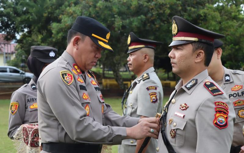 Kapolres Lebong Pimpin Upacara Sertijab Kapolsek Lebong Tengah dan Kapolsek Lebong Selatan