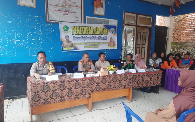 Kapolsek Lebong Tengah Hadiri Musdesus di Desa Semelako Atas