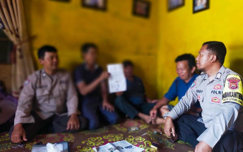 Problem Solving, Kanit Binmas dan Bhabinkamtibmas Mediasi Permasalahan Keribuatan di Desa Sukau Mergo