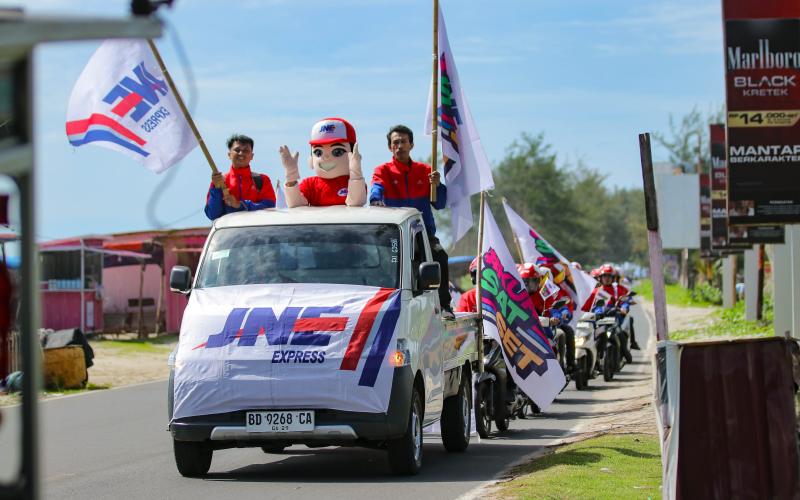 Kurir Satset JNE Bengkulu Siap Mengantarkan Kebahagiaan dengan Tampilan Baru