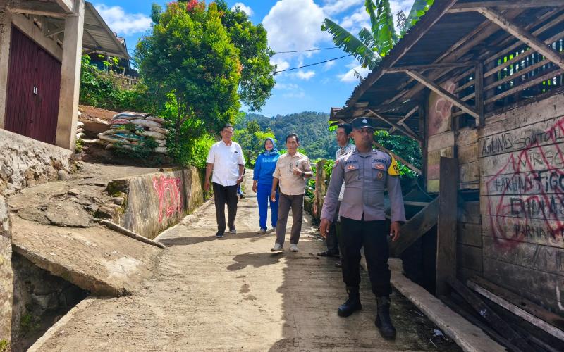 Tingkatkan Koordinasi, Bhabinkamtibmas Polsek Rimbo Pengadang Hadiri Monev di Desa Talang Ratau