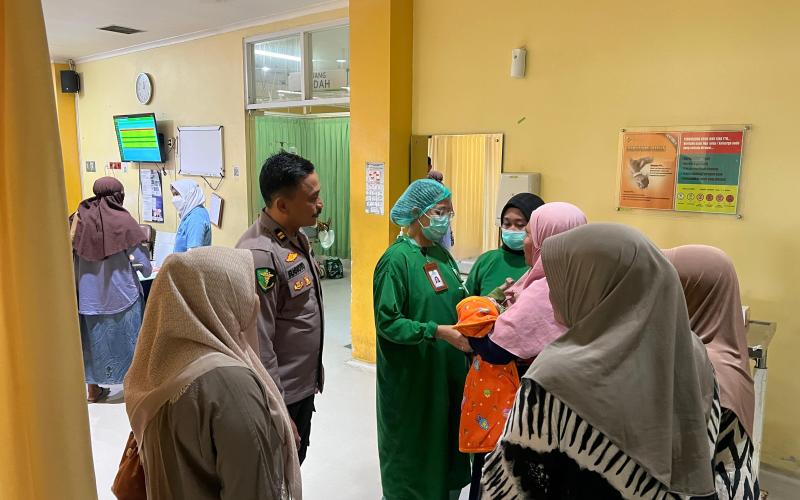 Kapolres Gresik Bantu Bayi Sakit, Bukti Nyata Polri Hadir Untuk Masyarakat