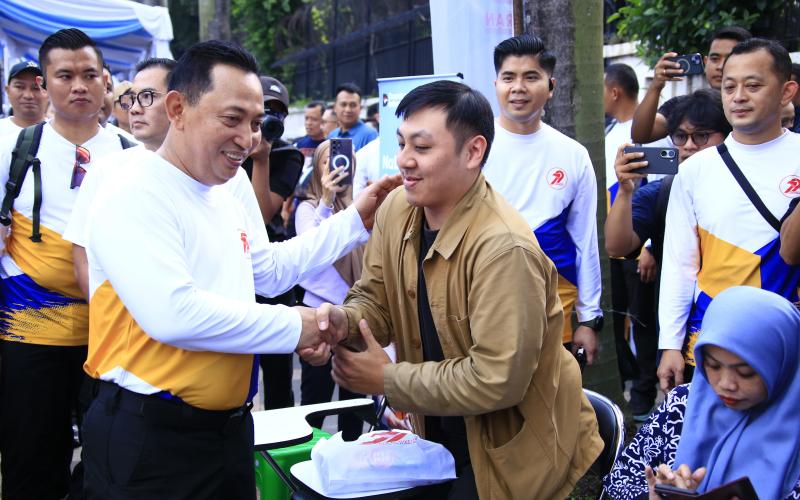 Kapolri Hadiri CFD Bhayangkara Sport Day, Sapa Warga di Bundaran HI