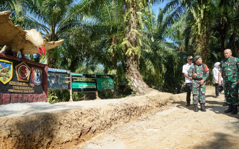 Tugu Prasasti TMMD Ke-124 Kodim 0408/BS Ditinjau Danrem 041/Gamas