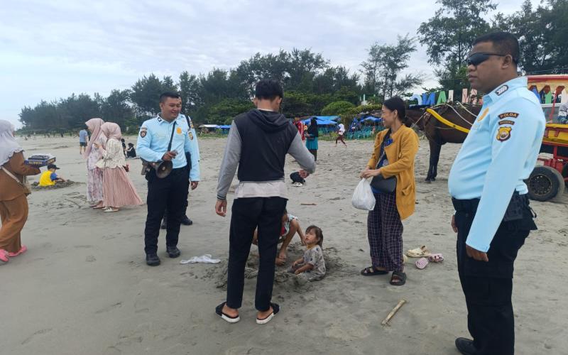 Aman dan Nyaman, Ditpamobvit Polda Bengkulu Gelar Patroli Dialogis di Objek Wisata Pantai Panjang