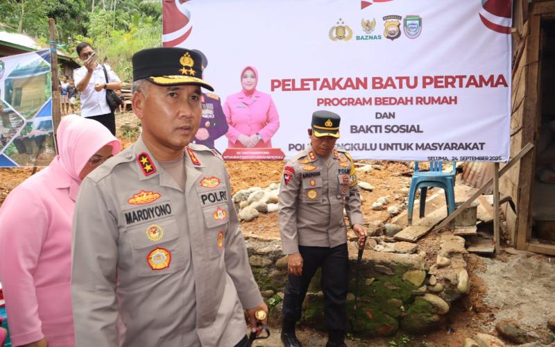 Peletakan Batu Pertama Program Bedah Rumah dan Bakti Sosial Polda Bengkulu untuk Masyarakat oleh Kapolda Bengkulu