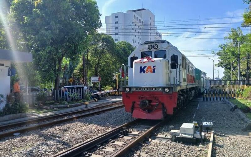 KAI Daop 8 Surabaya Operasikan Kereta Api Tambahan Selama Desember 2025