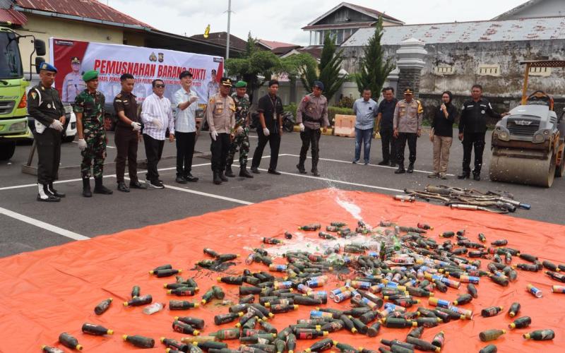 Polres Rejang Lebong Musnahkan Ribuan Barang Bukti, Tegaskan Komitmen Berantas Miras dan Knalpot Tidak Standar