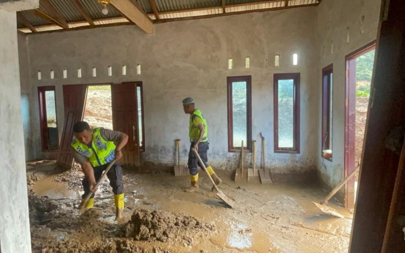 Polri Maksimalkan Bantuan dengan Kerahkan Alat Berat, Percepat Pemulihan Bencana di Sumatra