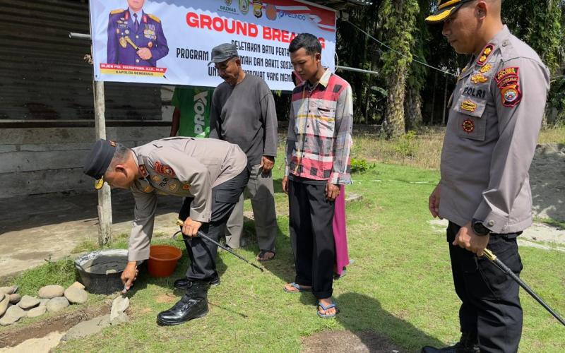 Kapolda Bengkulu Lakukan Ground Breaking Bedah Rumah dan Bakti Sosial di Seluma