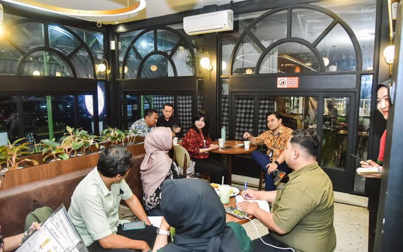 Direksi KAI Services Gelar Pertemuan Bersama Komunitas Pengguna KRL di Gambir