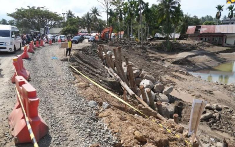 Penanganan Oprit Jembatan Meureudu Pidie Jaya
