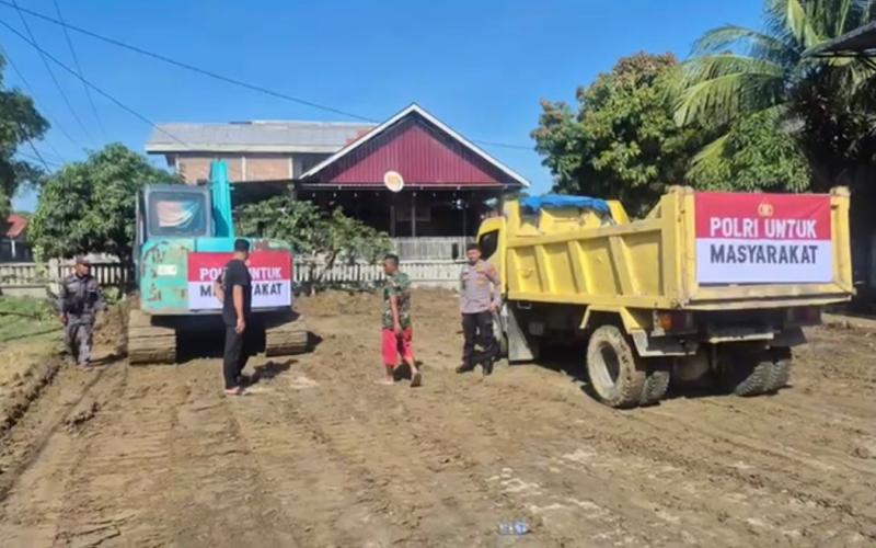 Bantuan Alat Berat Kapolri Dukung Pembersihan Lumpur Pasca Banjir di Pidie