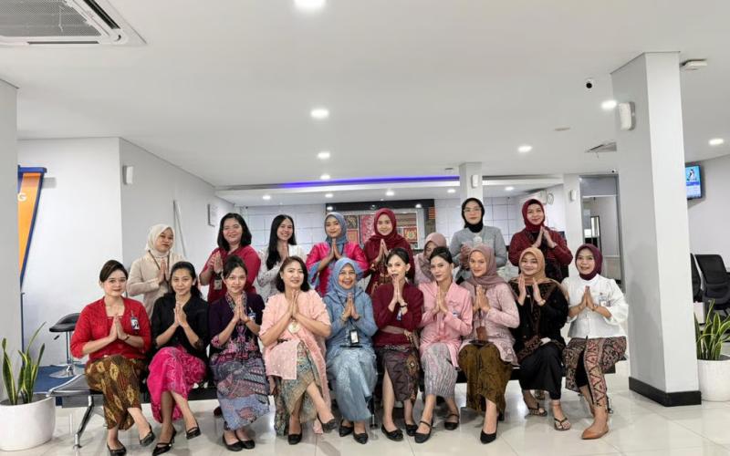 Antusias Peringati Hari Kartini, Pekerja BRI Branch Office Kemayoran Kenakan Busana Nasional