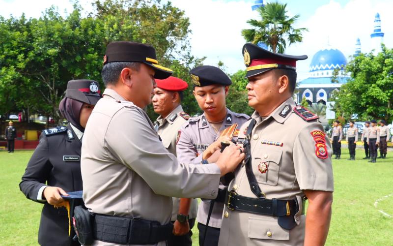 Polres Lebong Gelar Sertijab Pejabat dan Wisuda Purnabakti Kompol Tri Sumartono