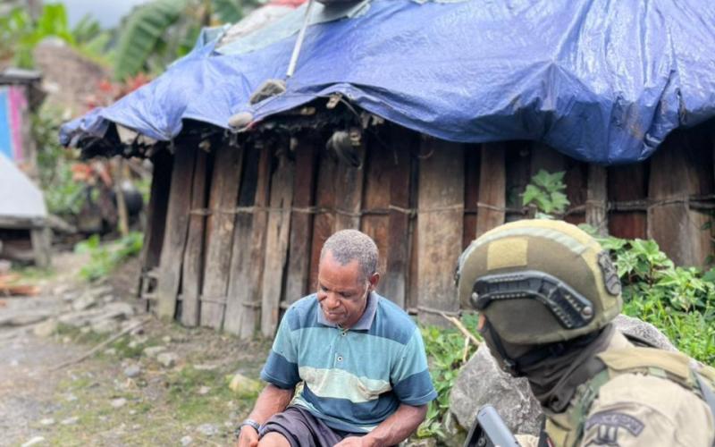 Patroli Humanis Satgas Ops Damai Cartenz-2026 di Sinak Perkuat Kedekatan dengan Masyarakat