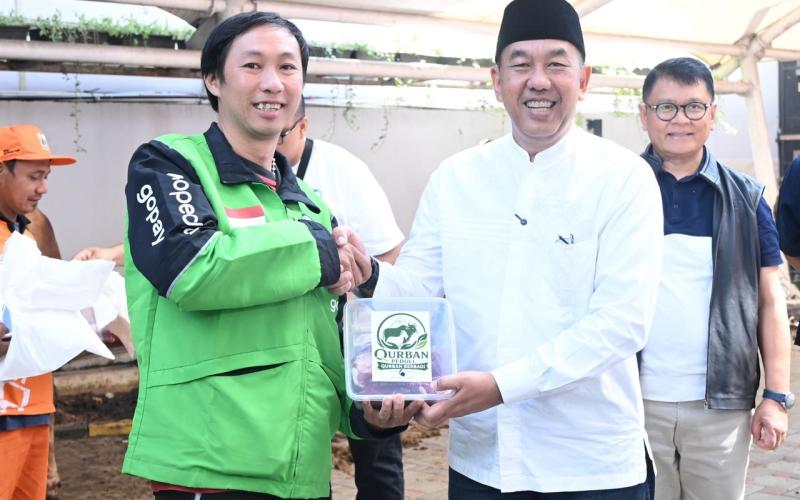 Jasa Raharja Hadir Berbagi untuk Masyarakat melalui Penyaluran Paket Daging Kurban   