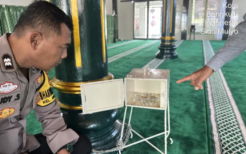 Polisi Respon Cepat Laporan Pembobolan Kotak Amal Masjid Al Kautsar di Sidomulyo, Piket Reskrim dan Bhabinkamtibmas Gading Cempaka Cek TKP