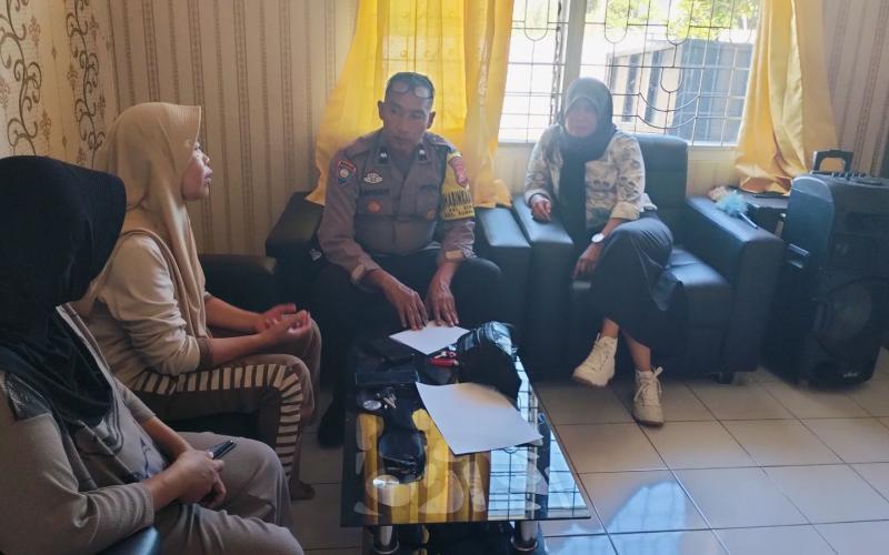  Bhabinkamtibmas Kelurahan Semarang Tindak Lanjuti Aduan Warga Secara Humanis