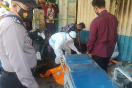 Penemuan Mayat di Depan Toko Jam 